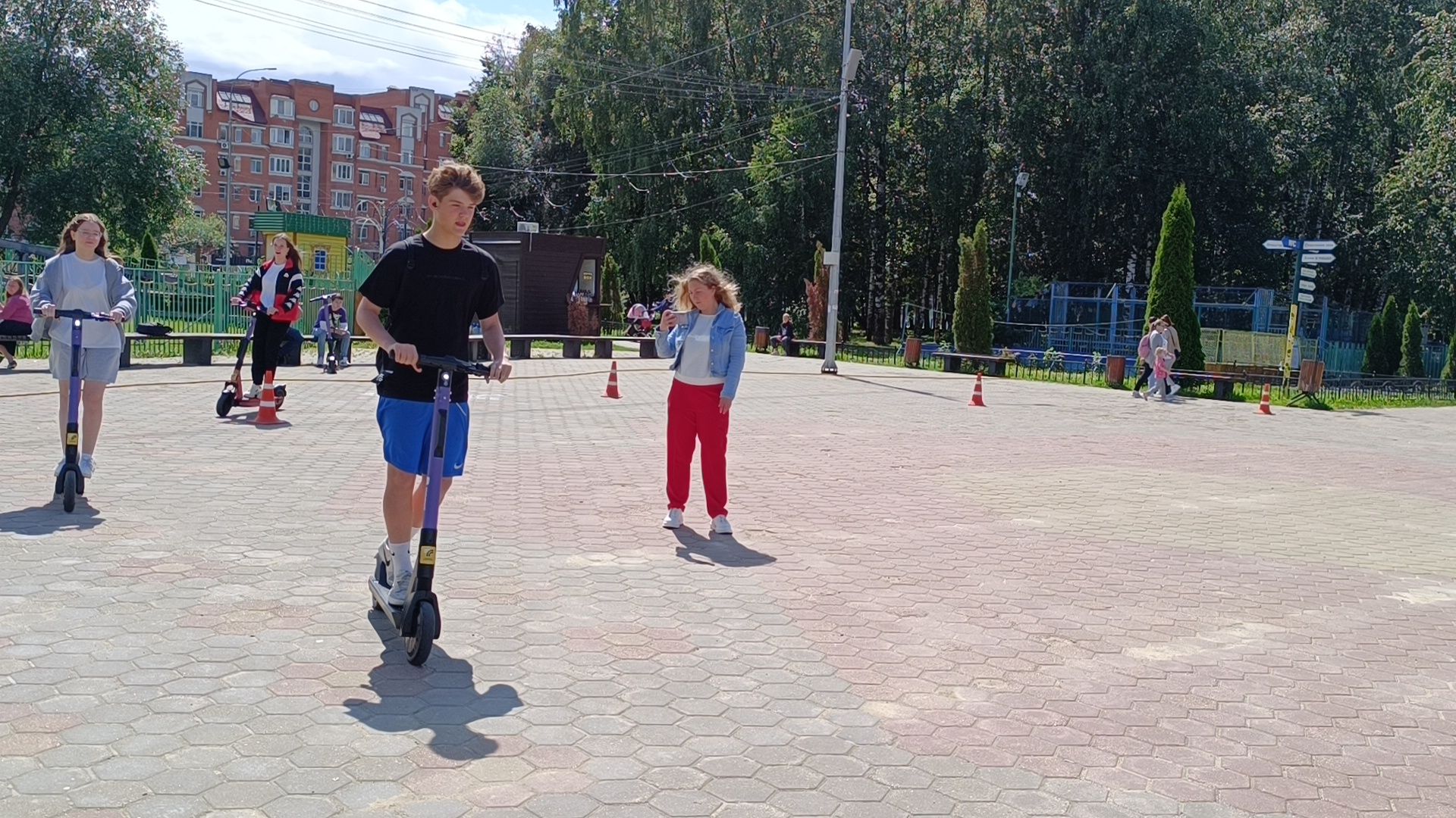 Лобня, парк, самокат