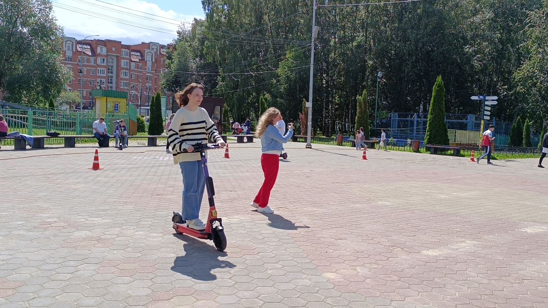 Лобня, парк, самокат