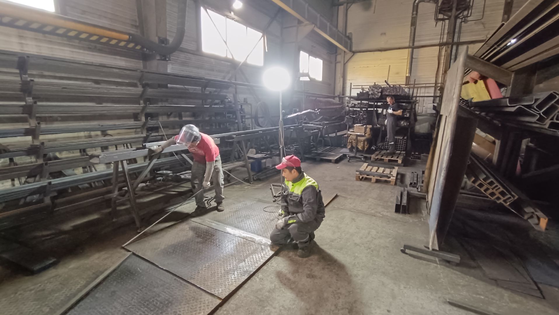 Лобня, весы, экономика