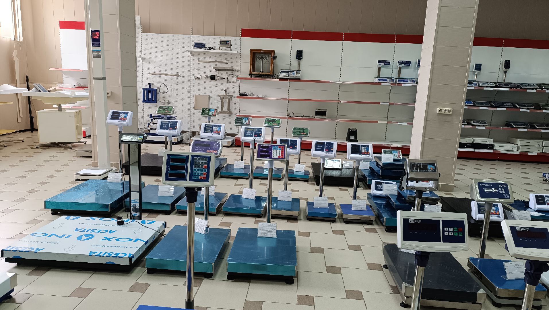 Лобня, весы, экономика