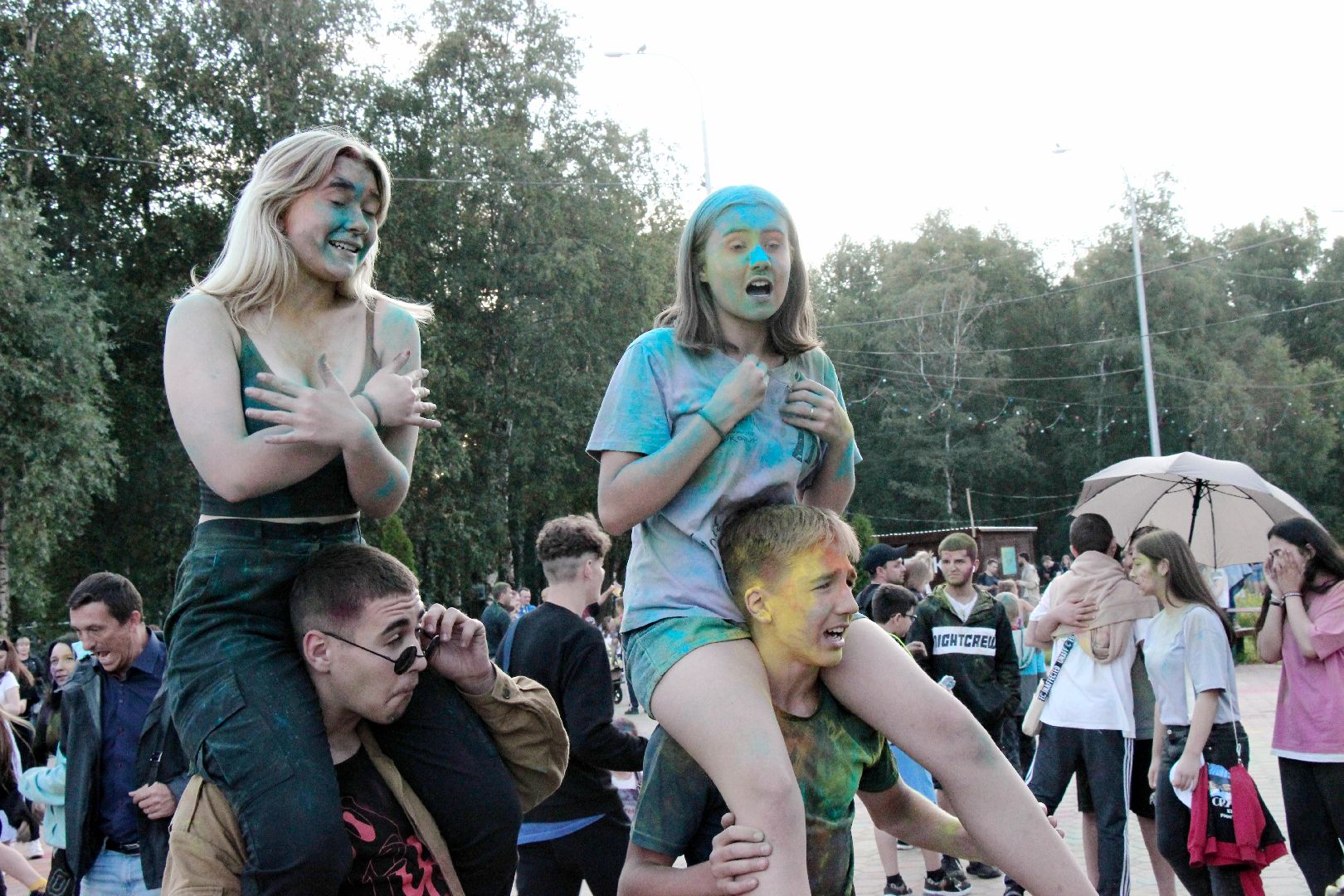 Лобня, краски, фестиваль