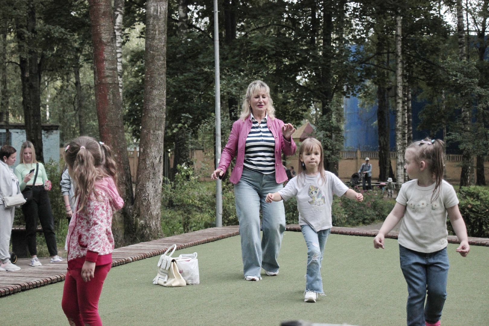 Лобня, парк, танцы