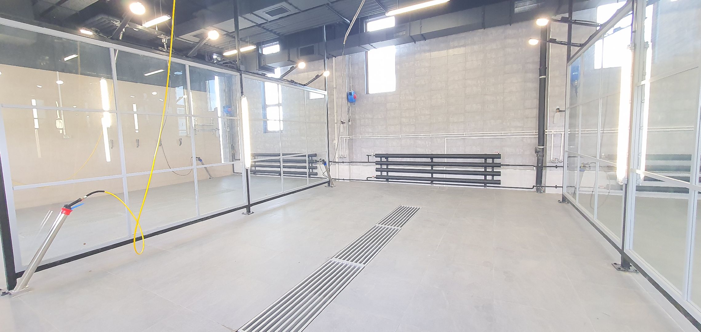 мкр. Южный, стеклянное здание, Домодедово