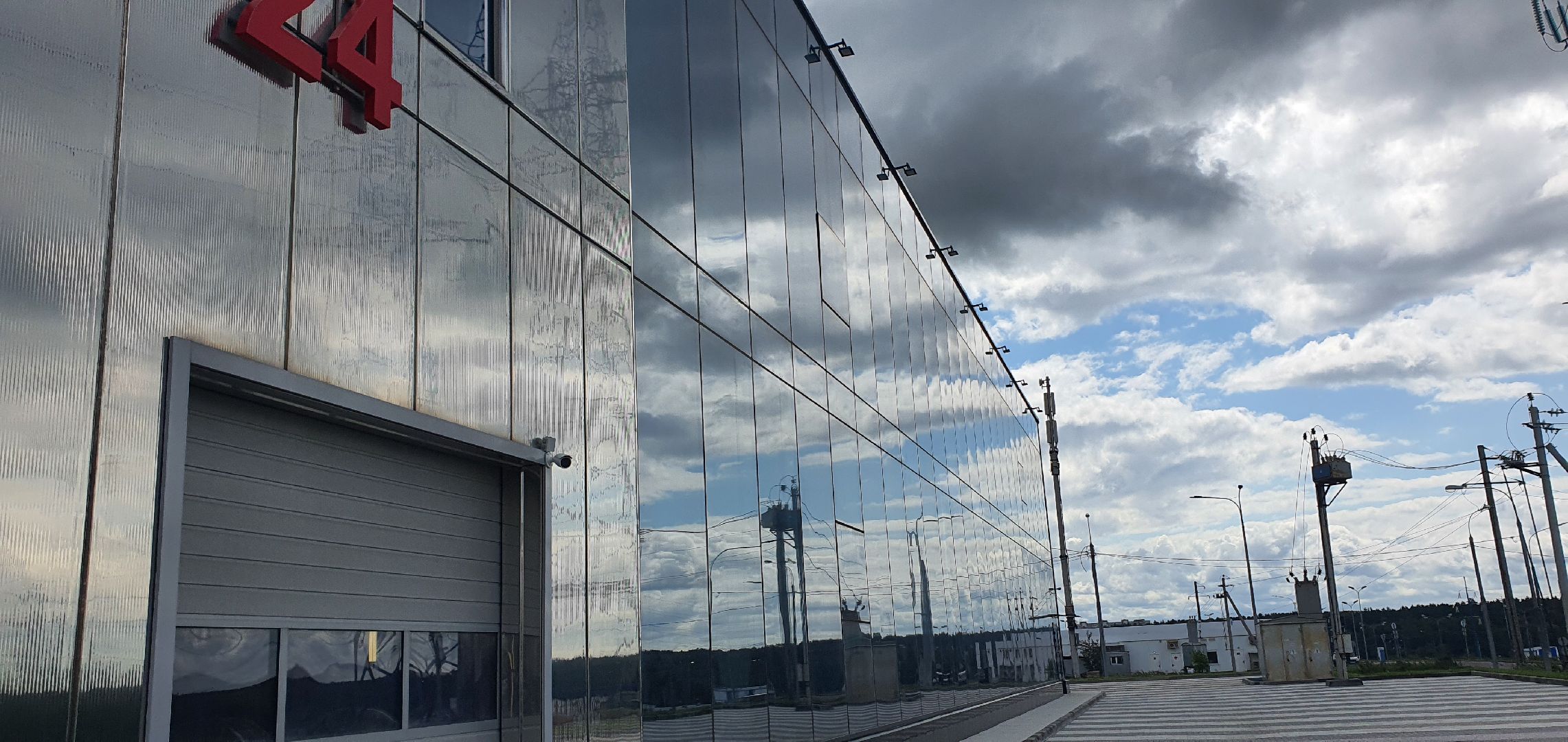 мкр. Южный, стеклянное здание, Домодедово