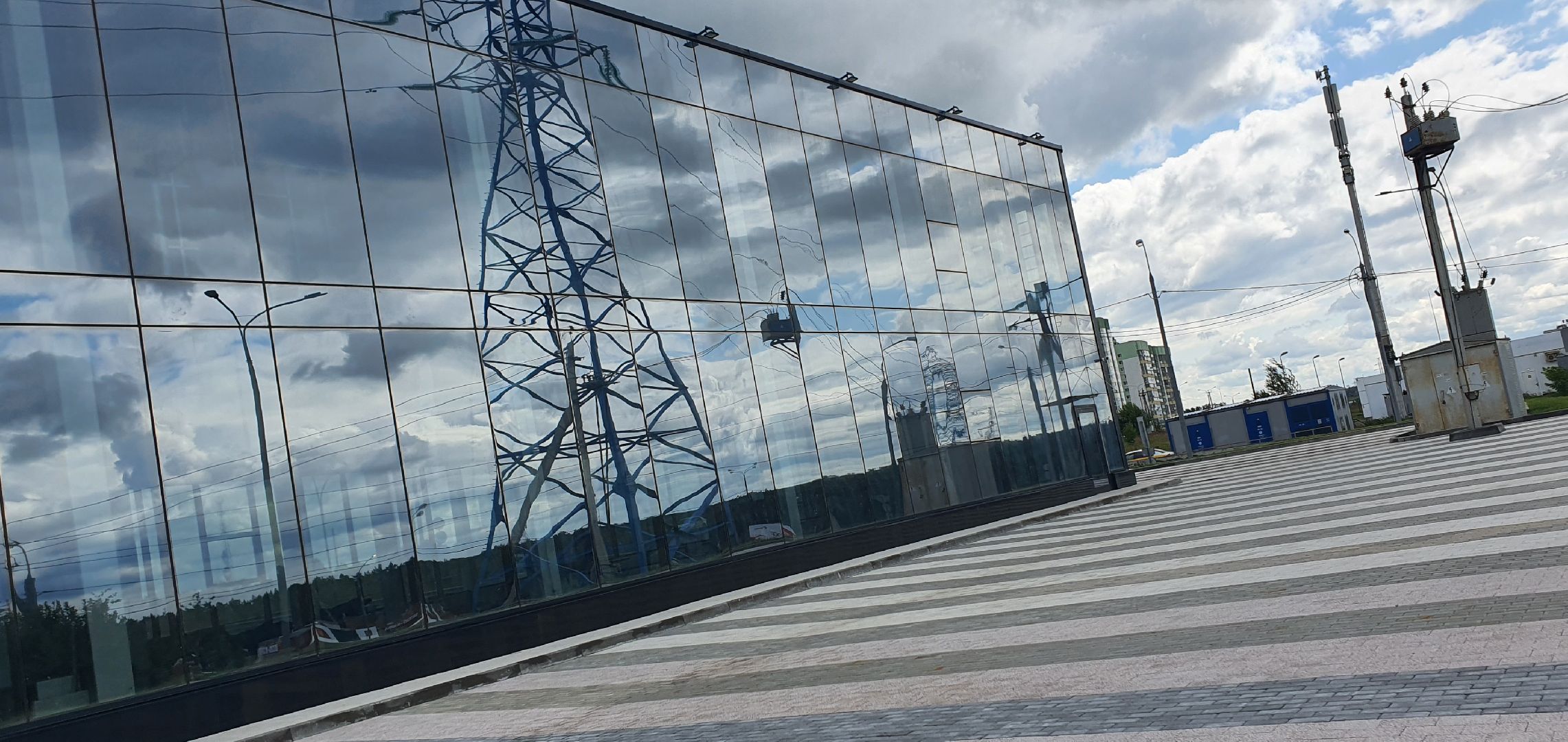 мкр. Южный, стеклянное здание, Домодедово