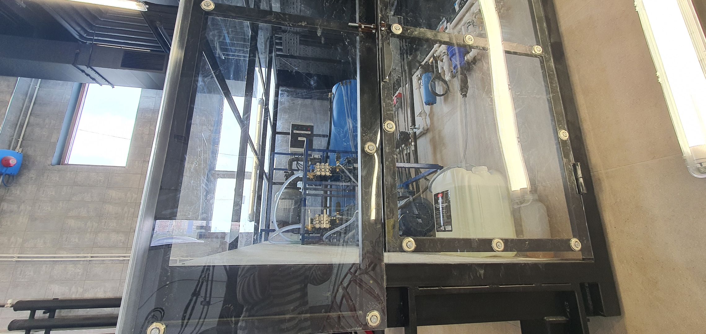 мкр. Южный, стеклянное здание, Домодедово