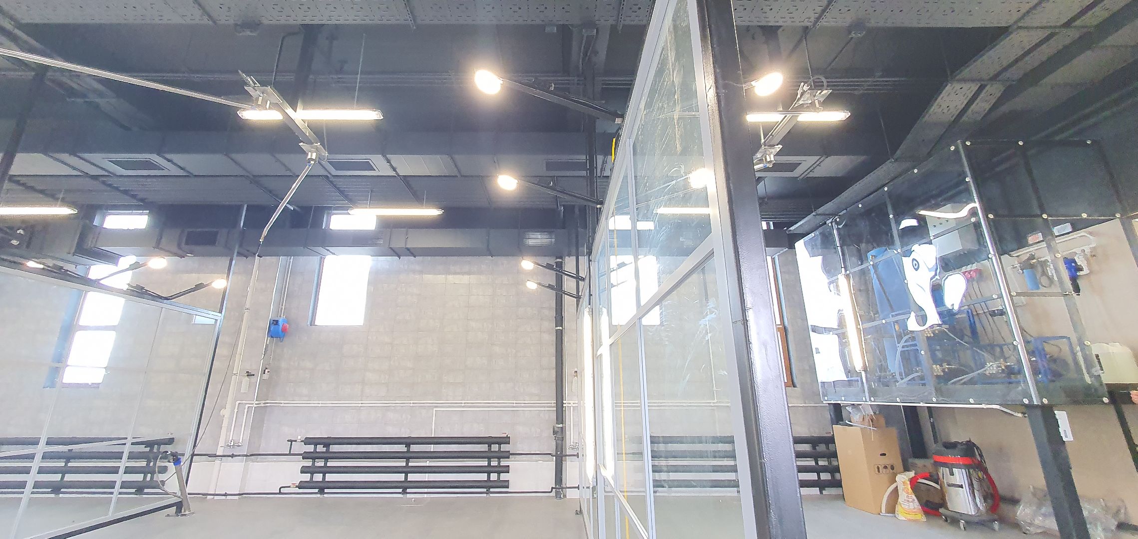 мкр. Южный, стеклянное здание, Домодедово