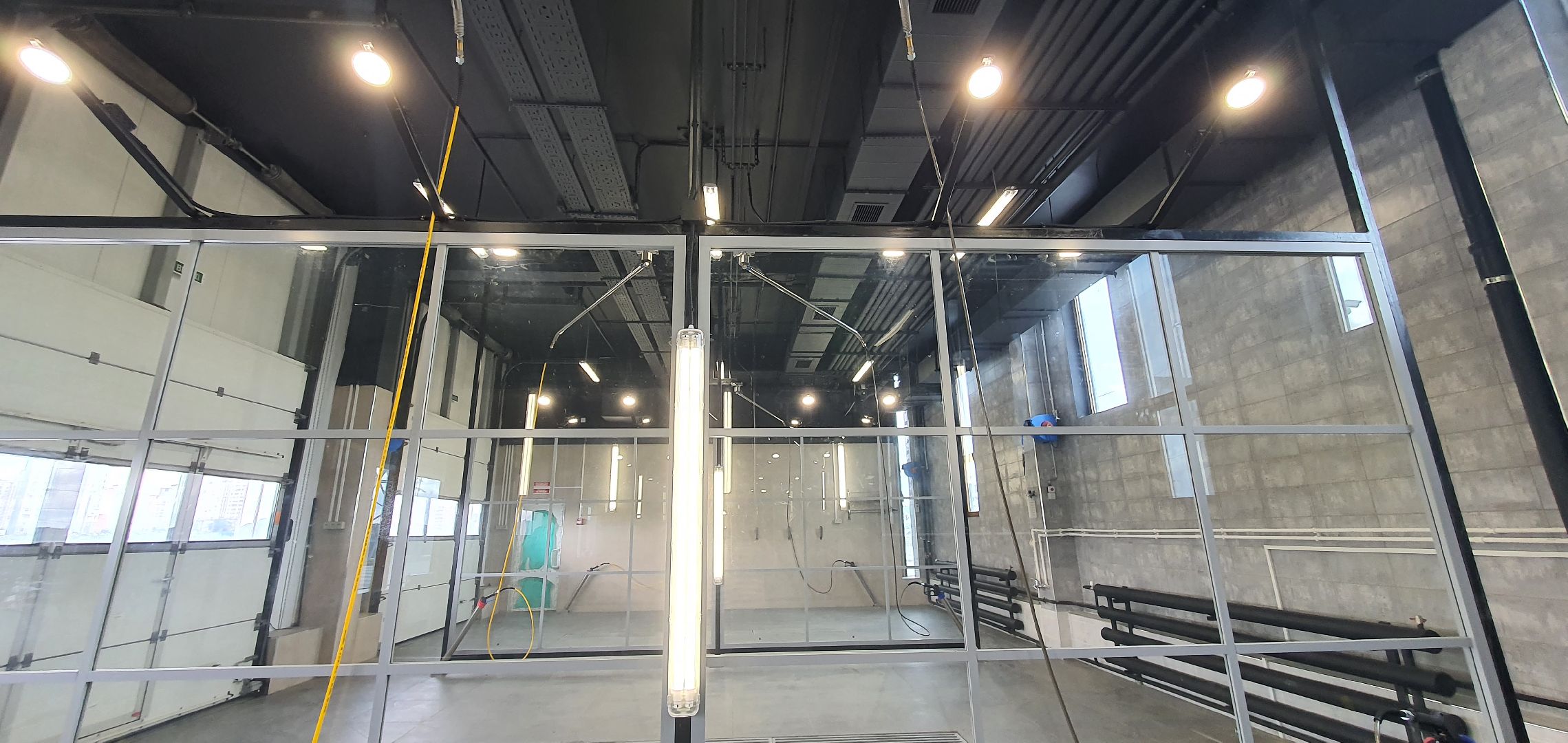 мкр. Южный, стеклянное здание, Домодедово