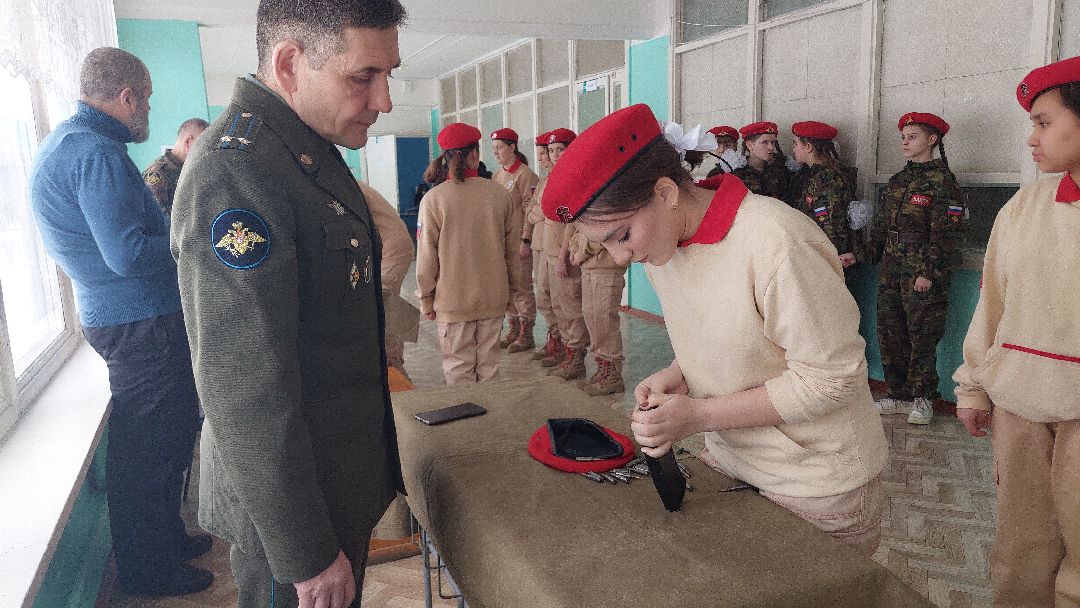 школьники, юнармия, игра, дети, Девушки в погонах, спорт