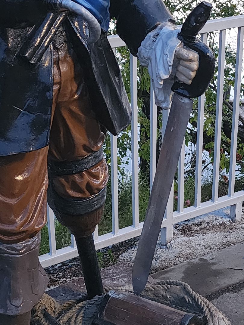 Долгопрудный, статуя, арт-обьект, пират, корсар