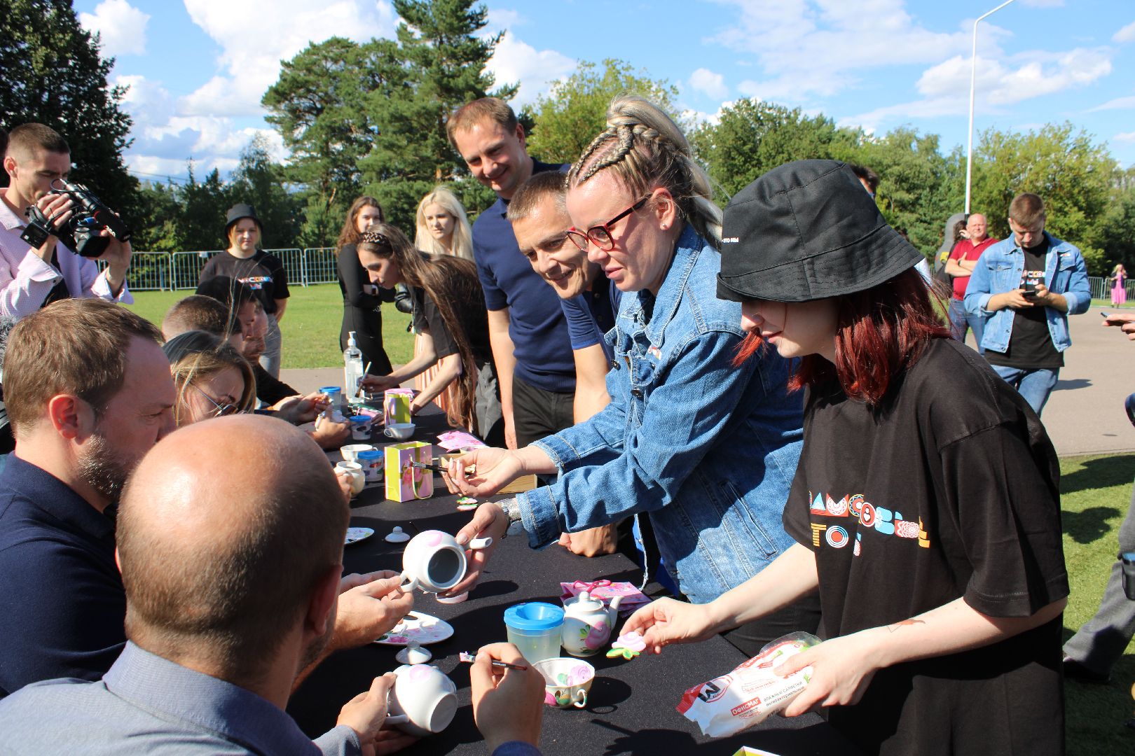 Роспись по стеклу,Красногорск, люди,творчество, народные ремесла, народ, традиции