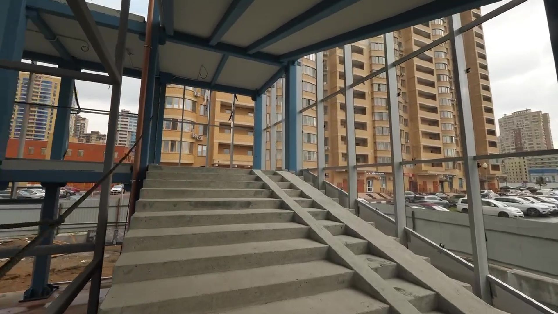 Реутов, строительство, переход, над землёй