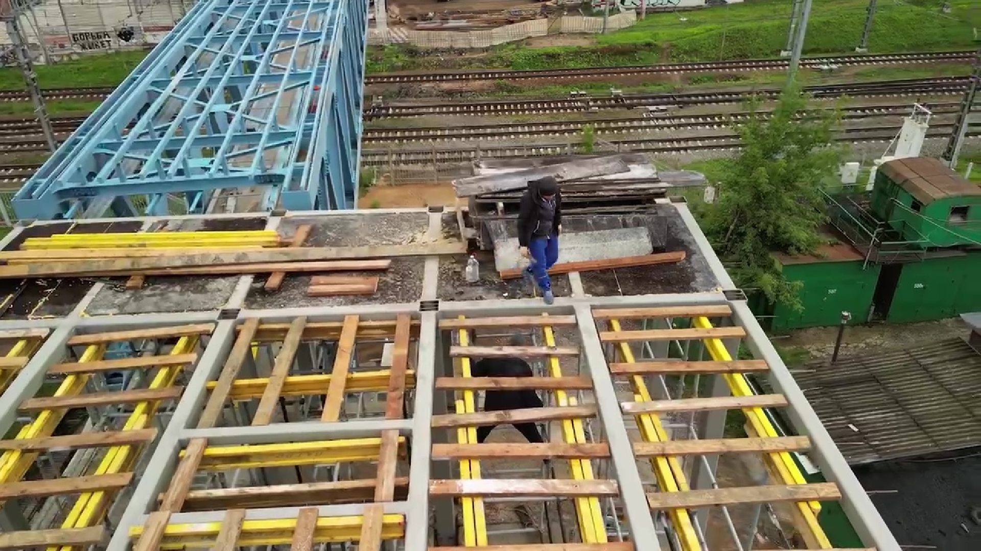 Реутов, строительство, переход, над землёй