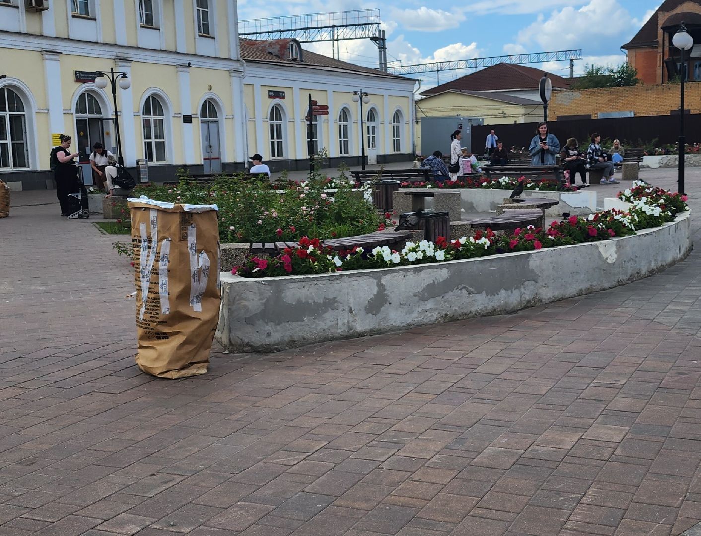 Павловский Посад, городской округ Павловский Посад, вокзал, люди, клумбы, ремонт, строительство, цветы, благоустройство