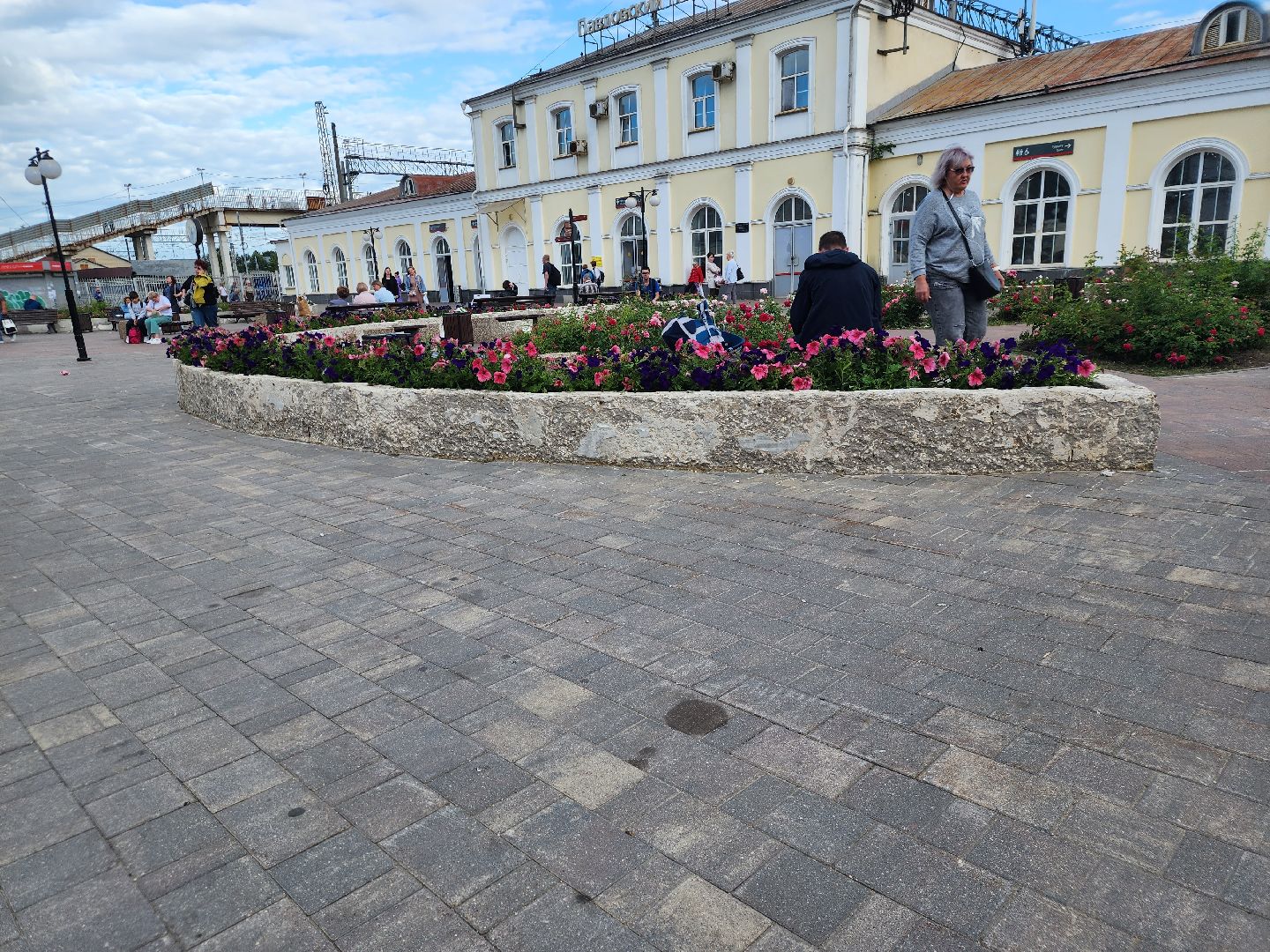 Павловский Посад, городской округ Павловский Посад, вокзал, люди, клумбы, ремонт, строительство, цветы, благоустройство