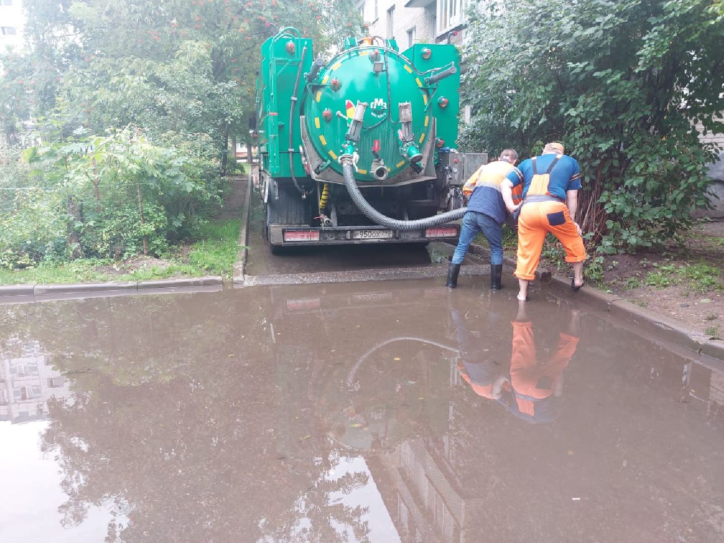 двор, дождь, ветер, доброе дело