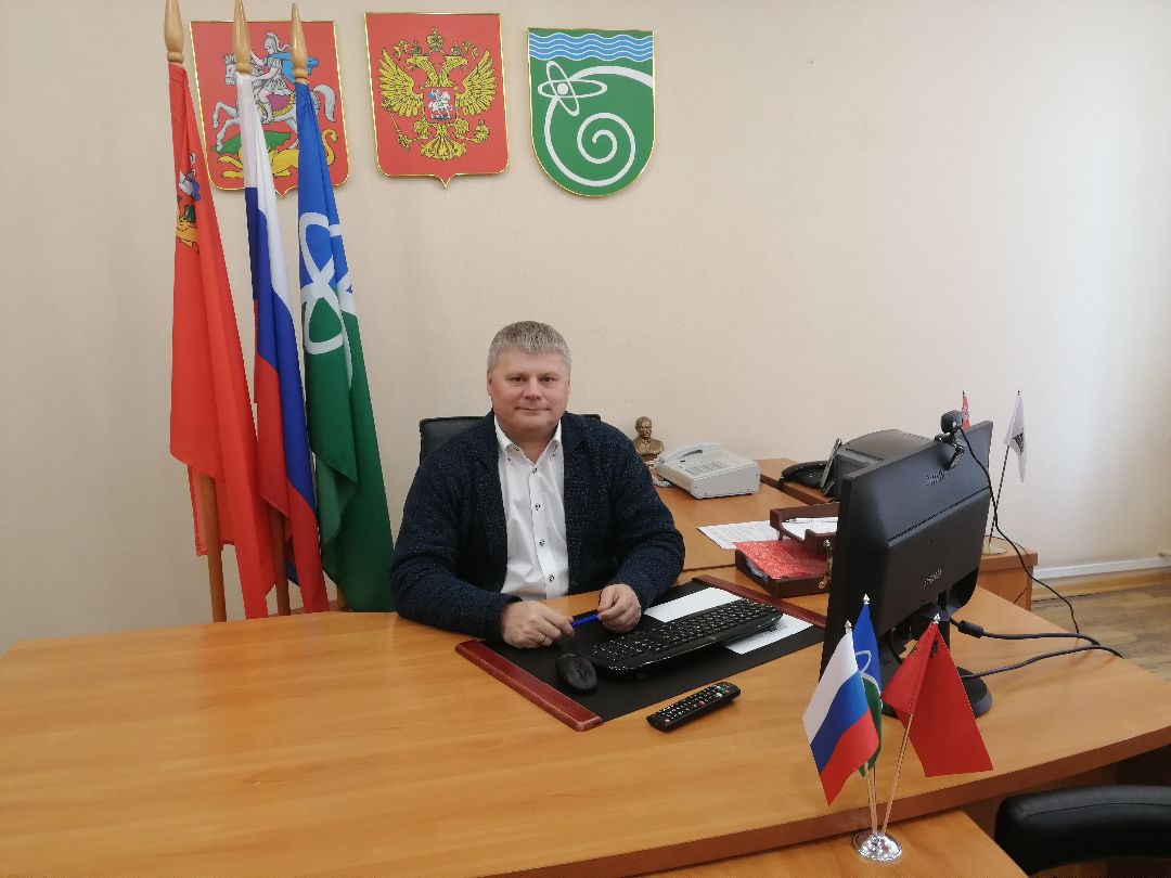 Протвино, Пущино, общество