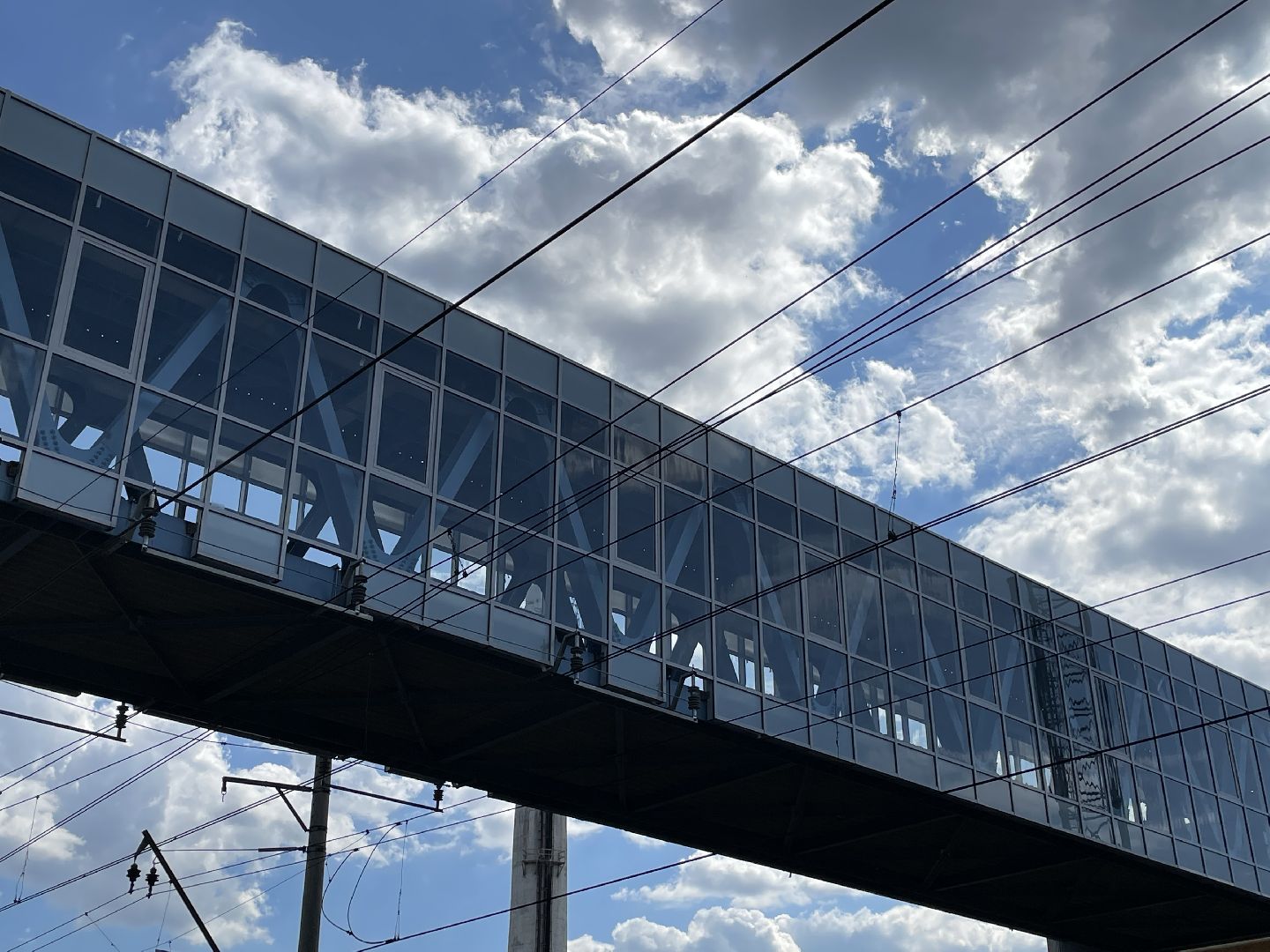 Строительство, мост, пешеходы, железная дорога