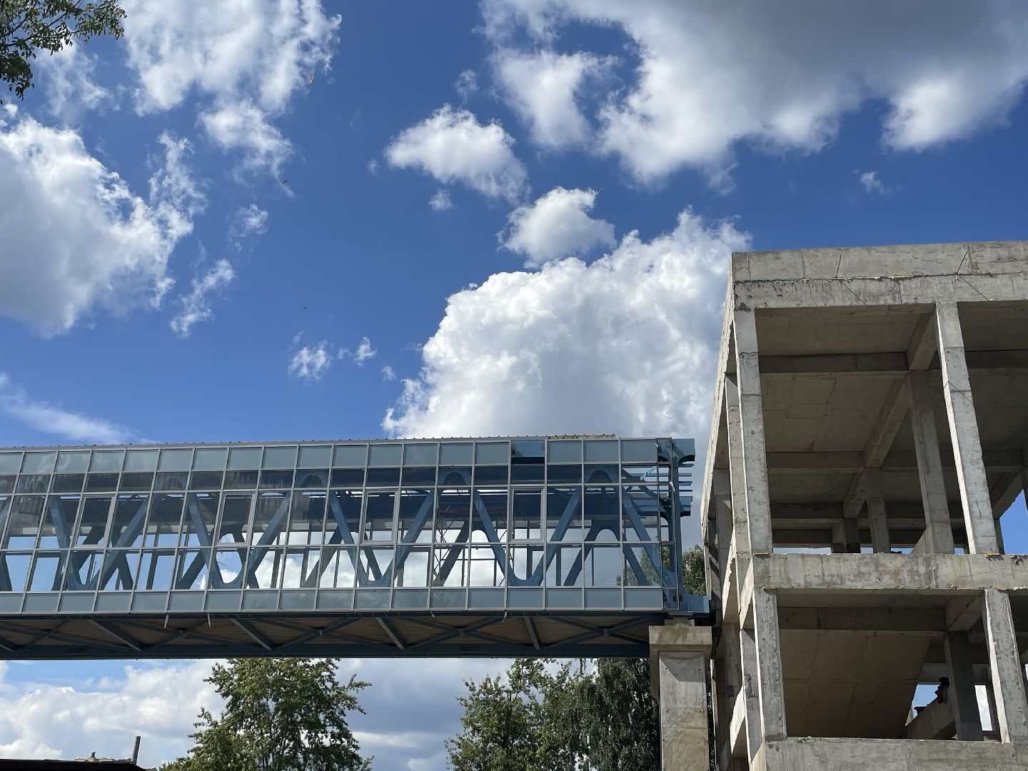 Строительство, мост, пешеходы, железная дорога