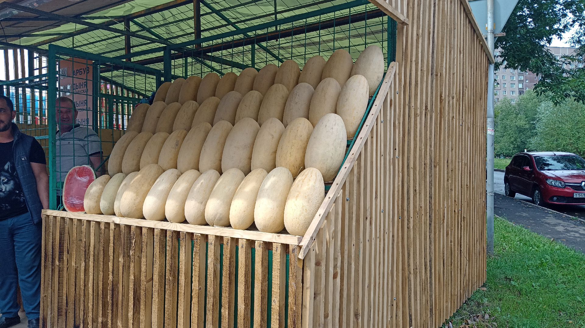 Реутов, бахчевые развалы, арбузы, дыни, сезон ягод, лето