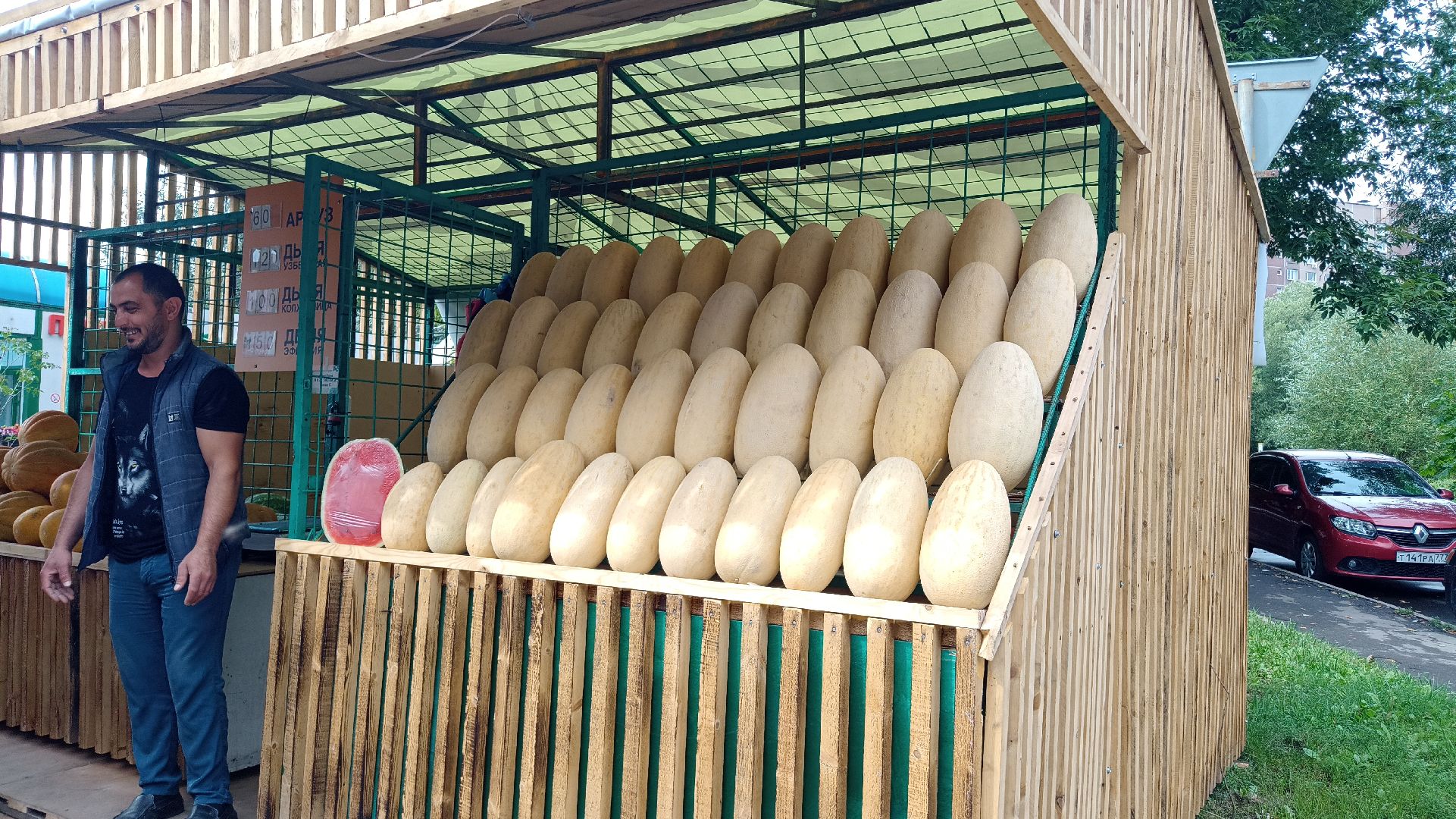 Реутов, бахчевые развалы, арбузы, дыни, сезон ягод, лето