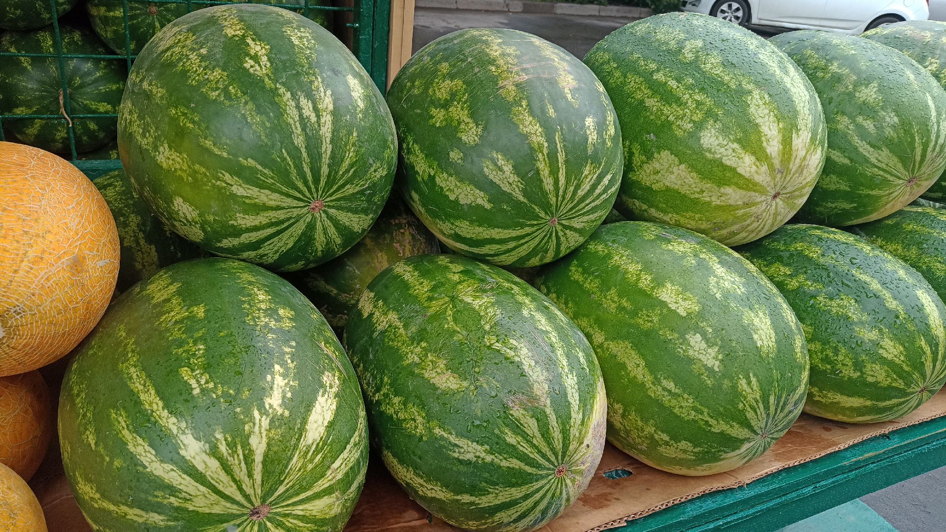 Реутов, бахчевые развалы, арбузы, дыни, сезон ягод, лето