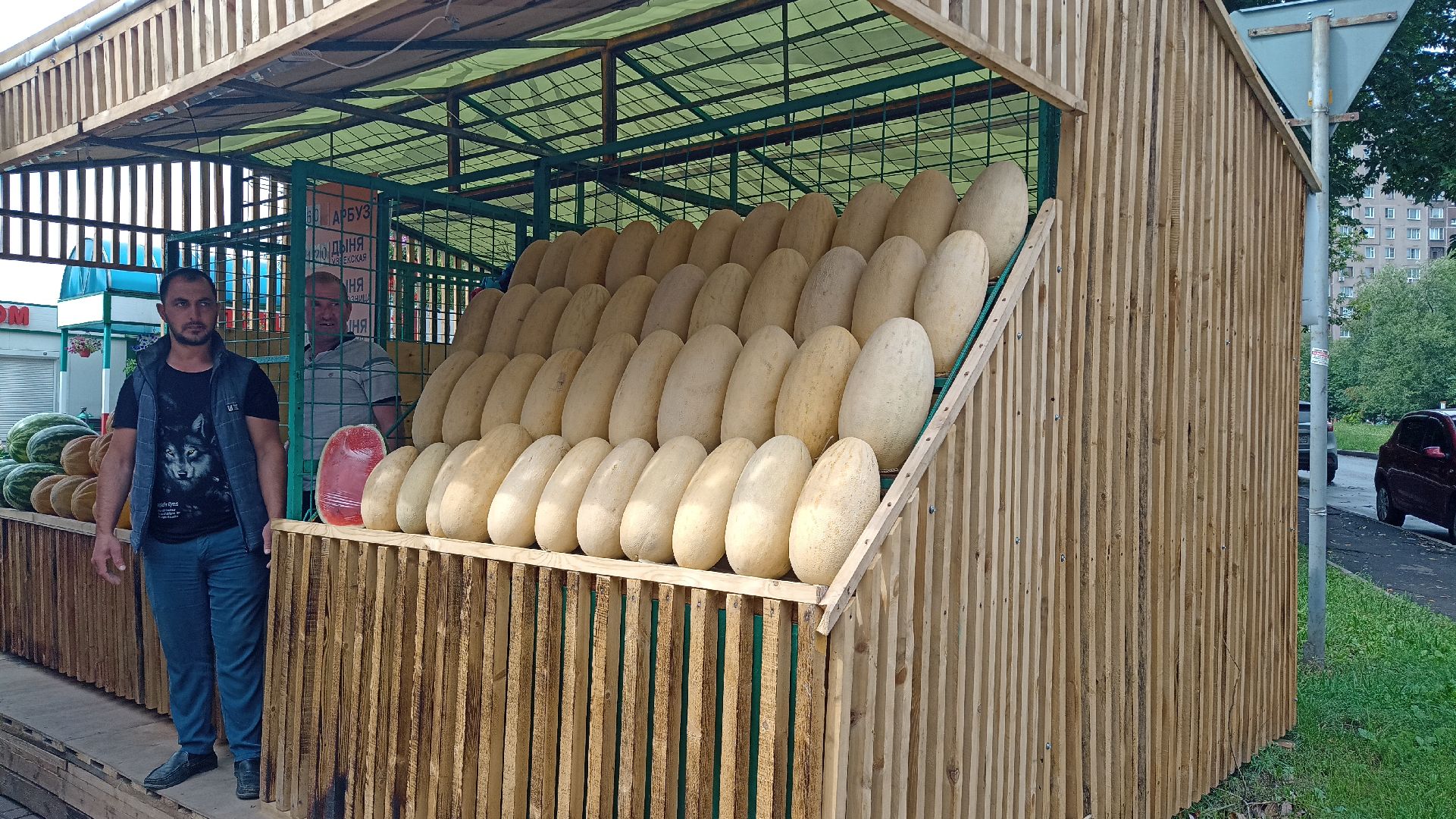 Реутов, бахчевые развалы, арбузы, дыни, сезон ягод, лето