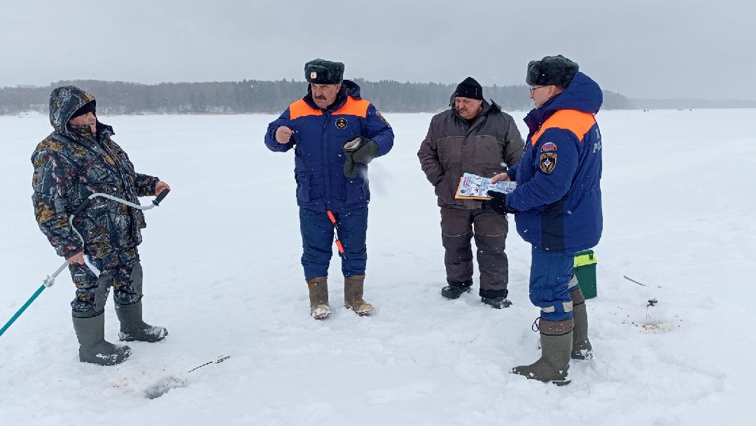 МЧС, спасатели, зимняя рыбалка, тонкий лед, Руза