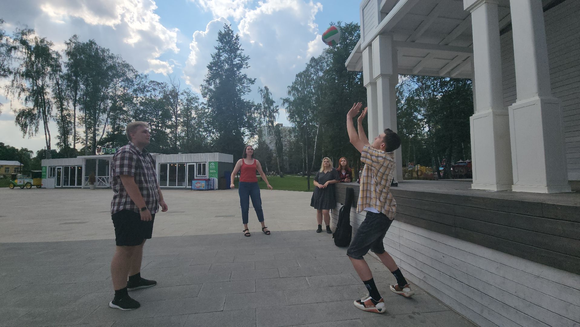 Пушкино, Пушкинский округ, парки Подмосковья, лето в Подмосковье, молодежь