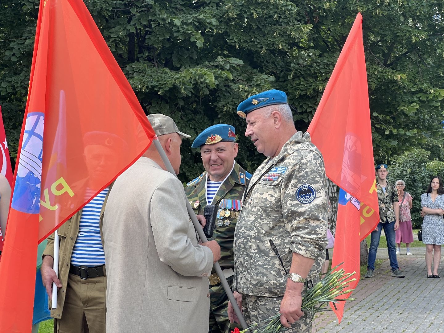 Химки, ВДВ, воздушно-десантные войска, монумент, возложение цветов