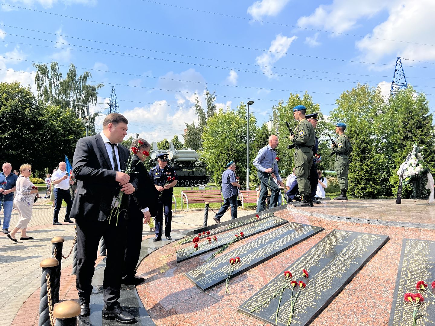 Химки, ВДВ, воздушно-десантные войска, монумент, возложение цветов