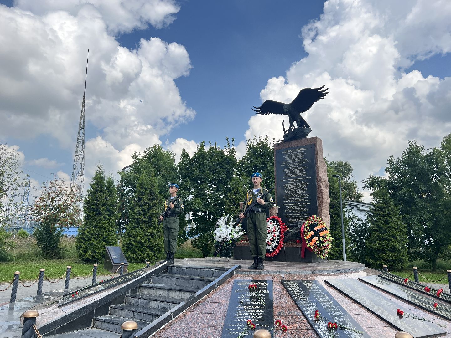 Химки, ВДВ, воздушно-десантные войска, монумент, возложение цветов