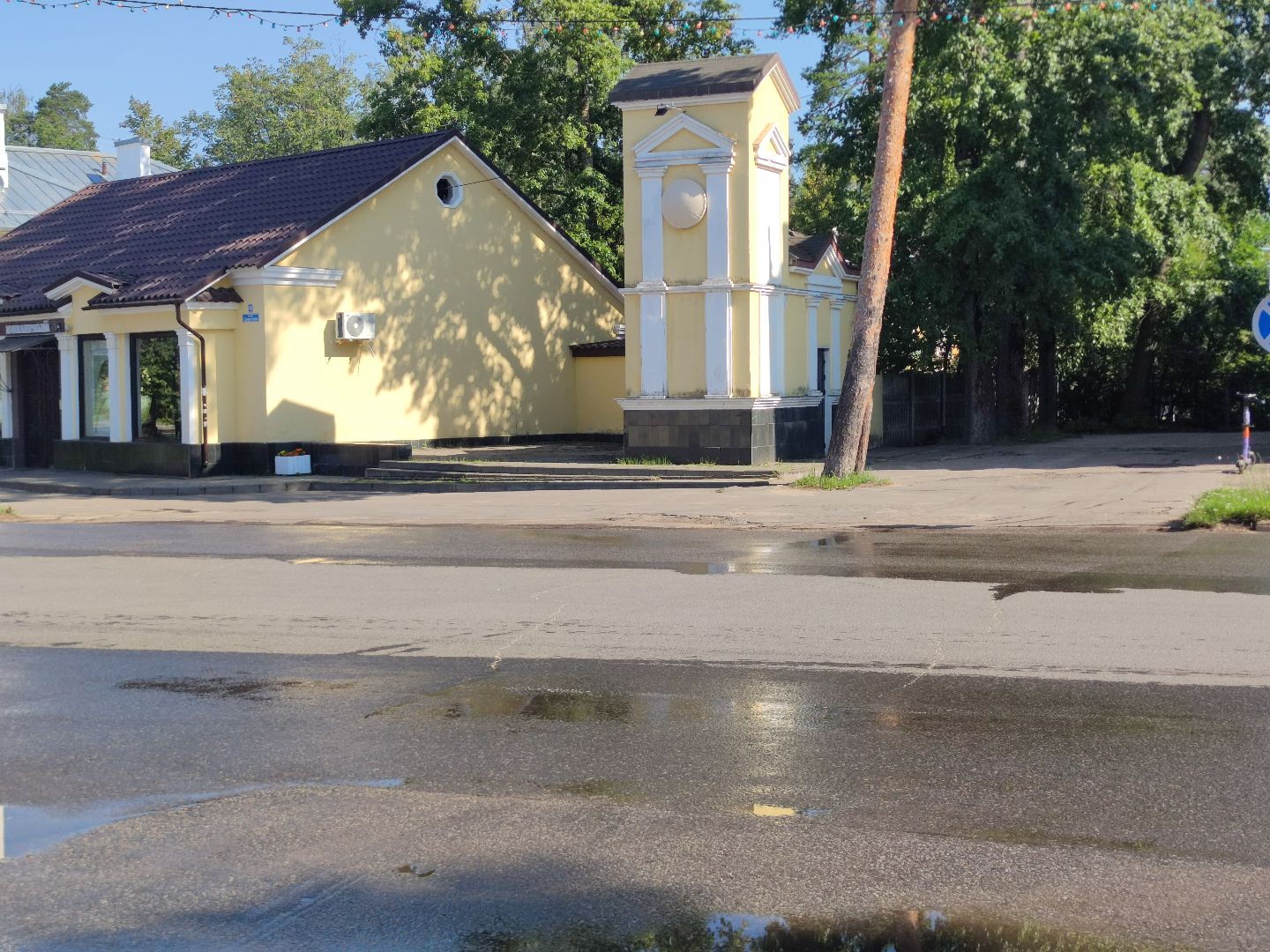 Поливальная машина, уборка города, Дубна