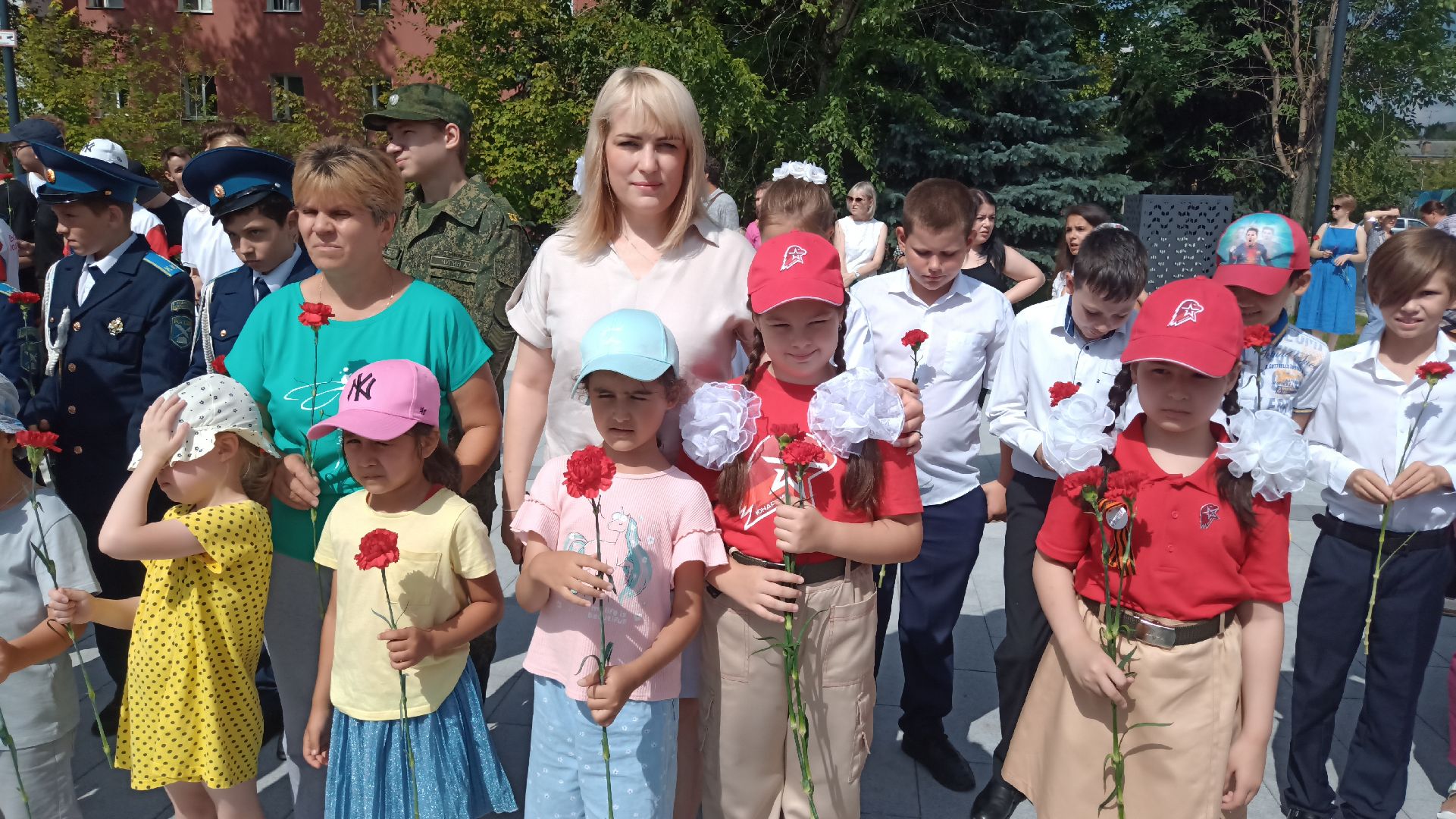 Реутов, Мемориал, Аллея славы, реконструкция, обновление, БТР, постамент, Герои