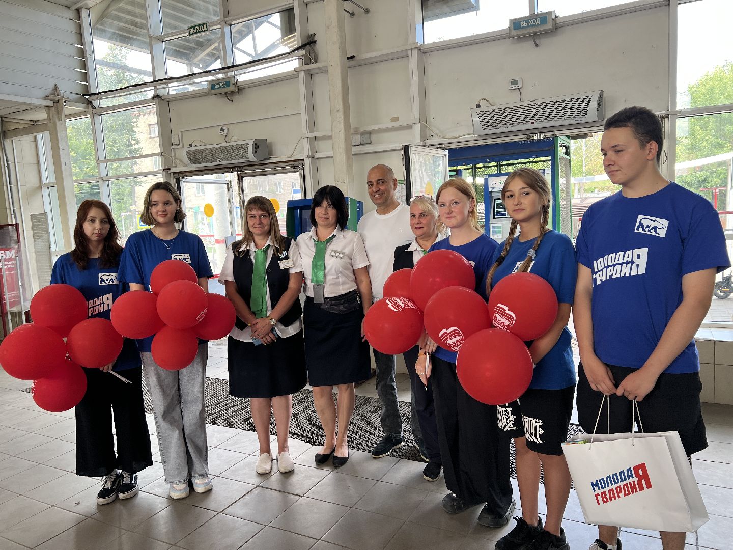 День железнодорожника, праздник, шары, поезд, пассажиры