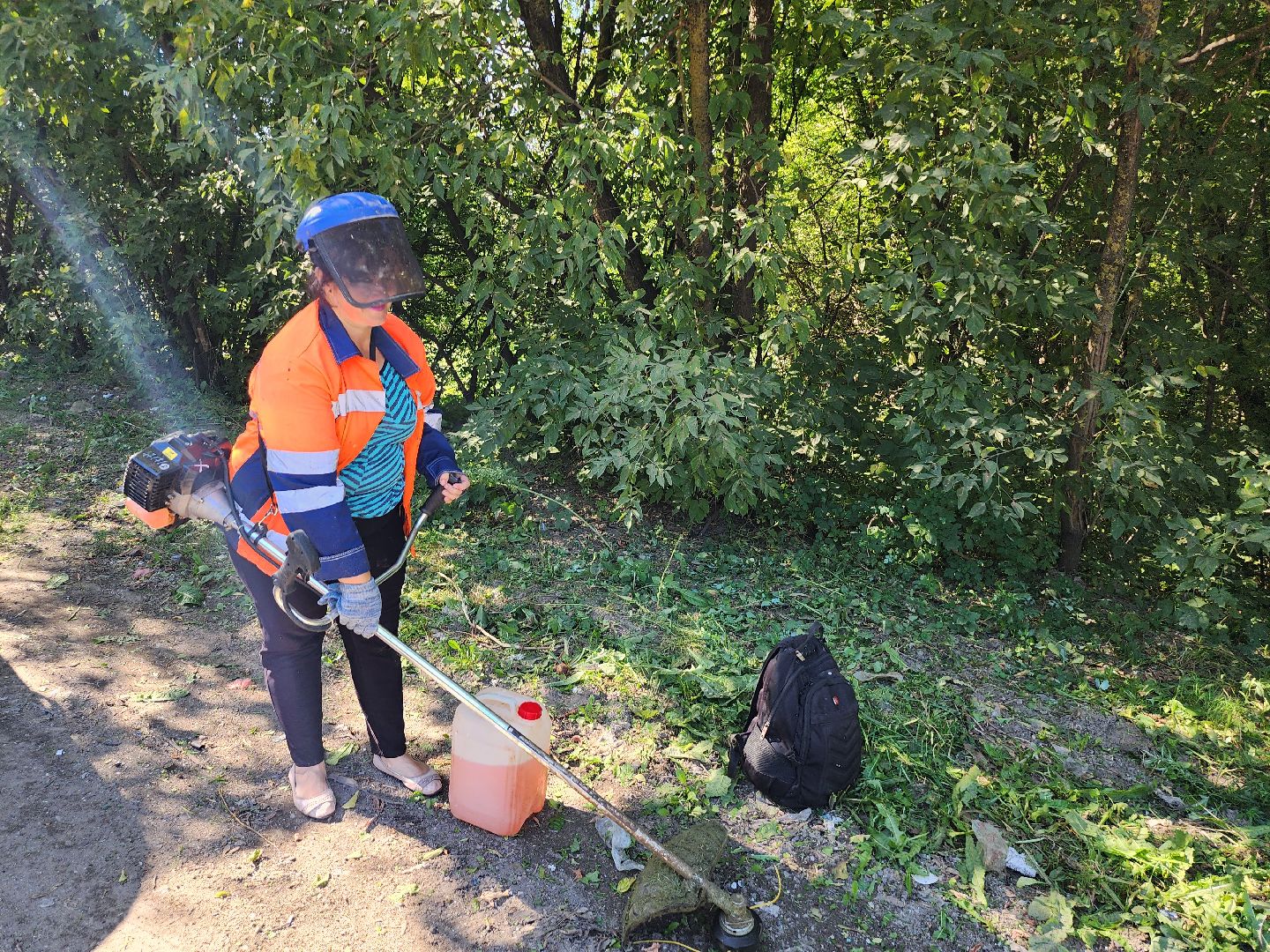 покос травы, коммунальщики, благоустройство, серпухов, дороги,