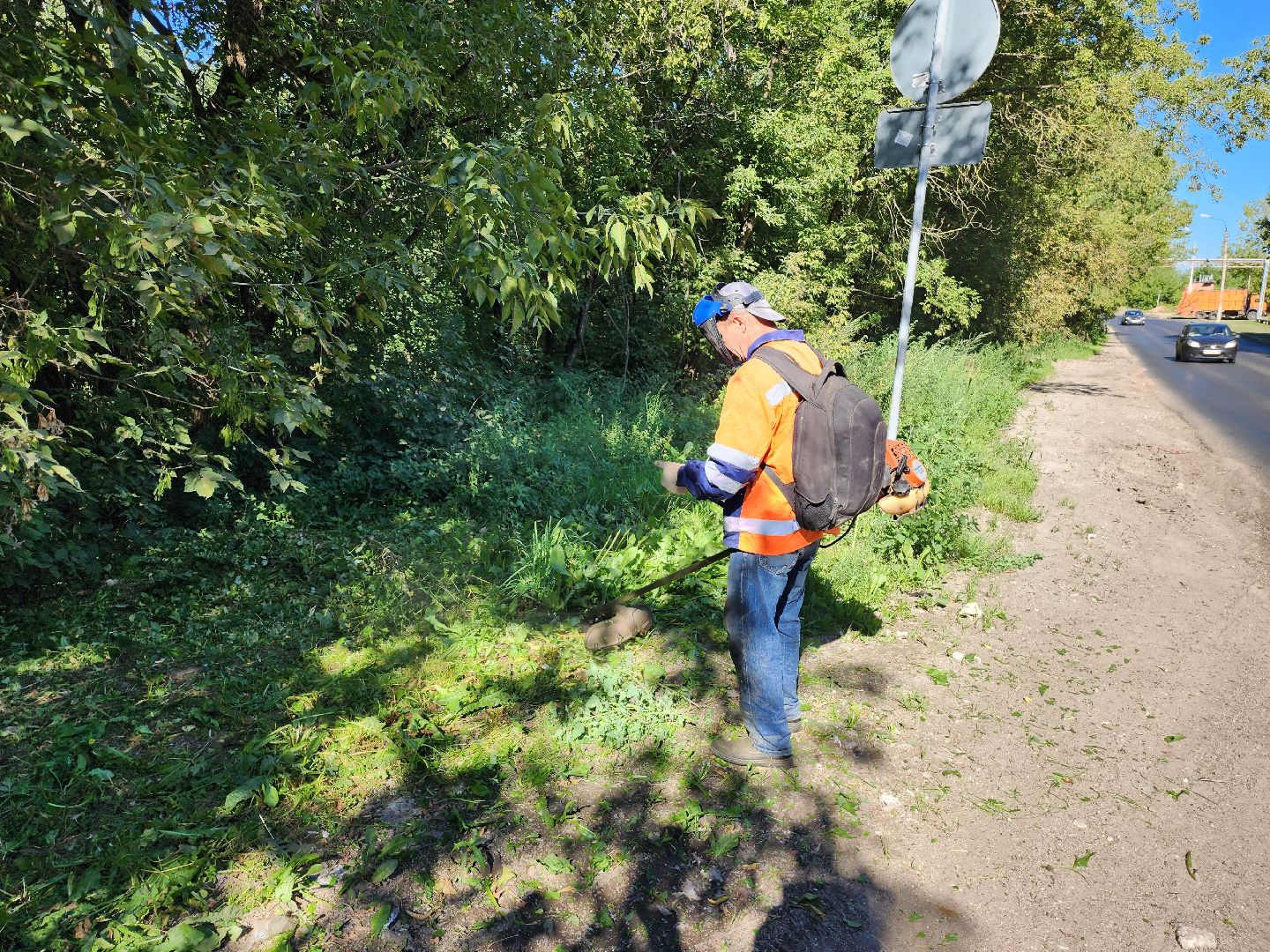 покос травы, коммунальщики, благоустройство, серпухов, дороги,