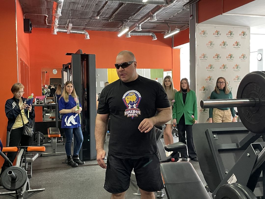 Спортсмены, 8 марта, сценический экстрим