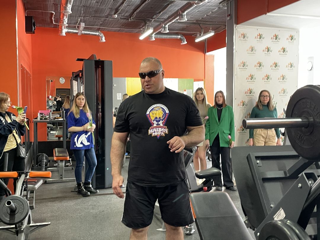 Спортсмены, 8 марта, сценический экстрим