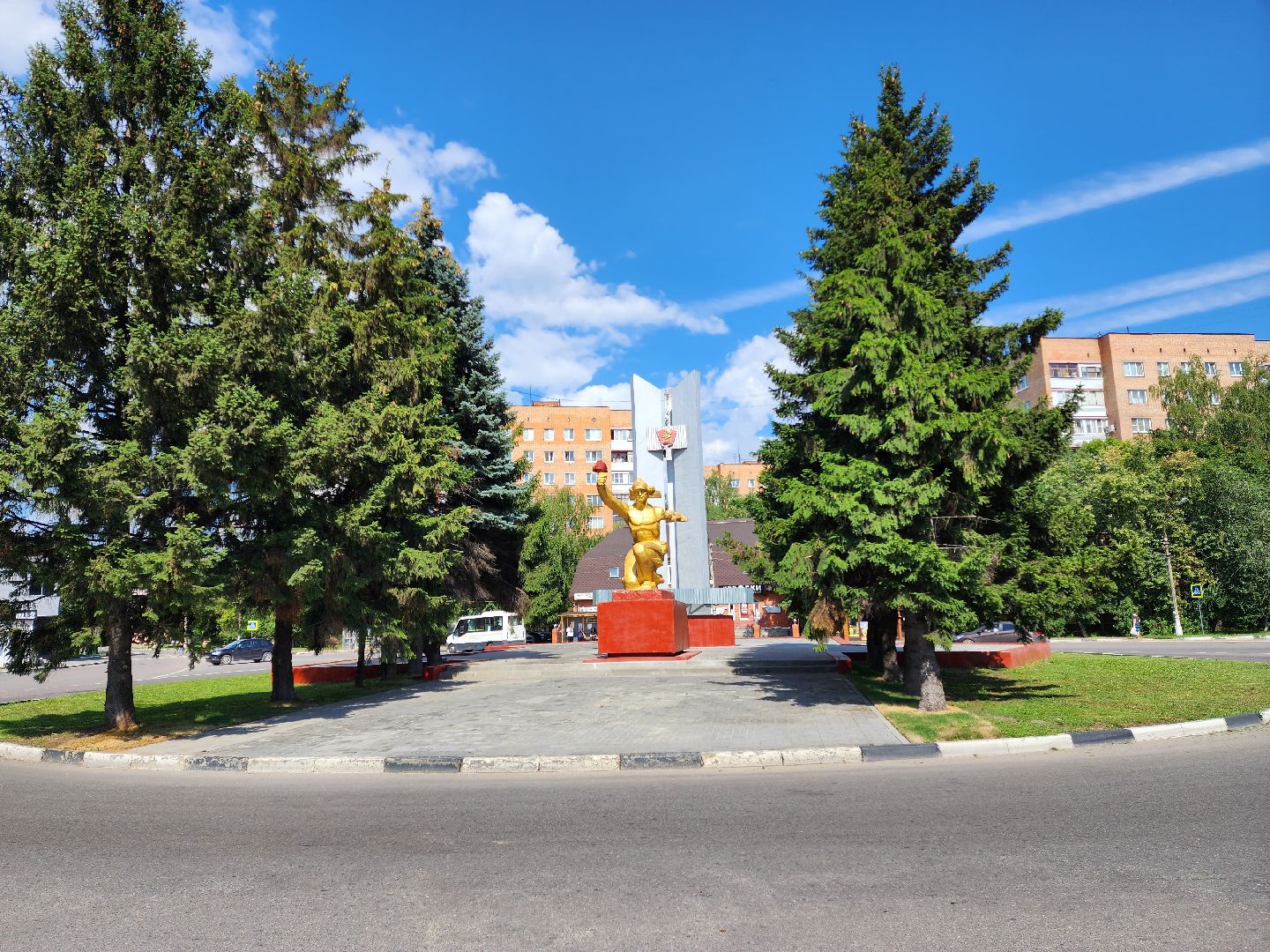 Раменское, благоустройство, в микрорайоне отреставрировали памятник комсомольцу