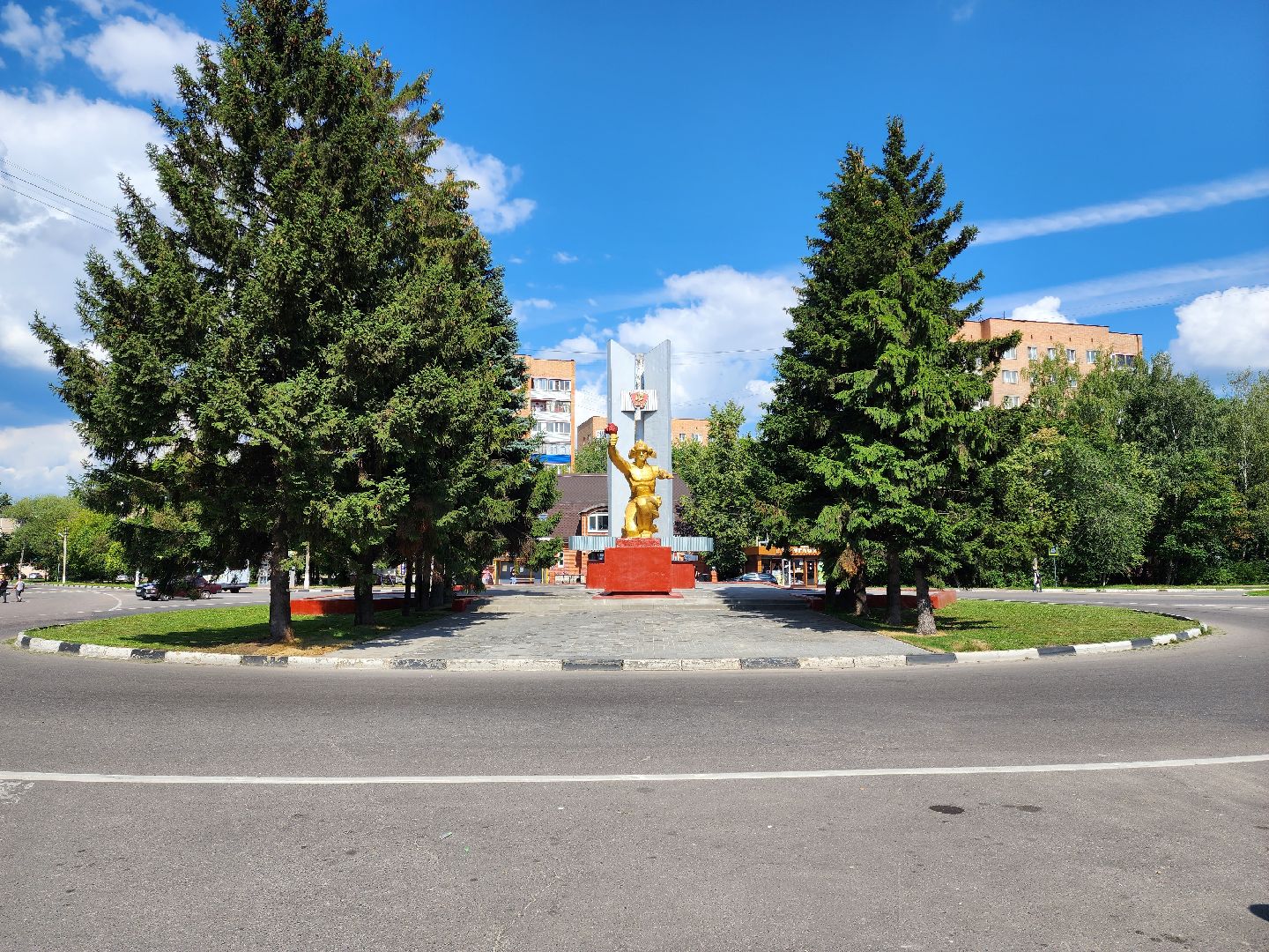 Раменское, благоустройство, в микрорайоне отреставрировали памятник комсомольцу