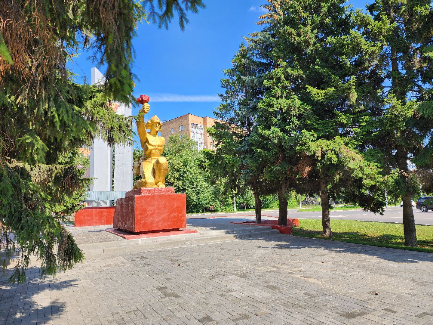 Раменское, благоустройство, в микрорайоне отреставрировали памятник комсомольцу