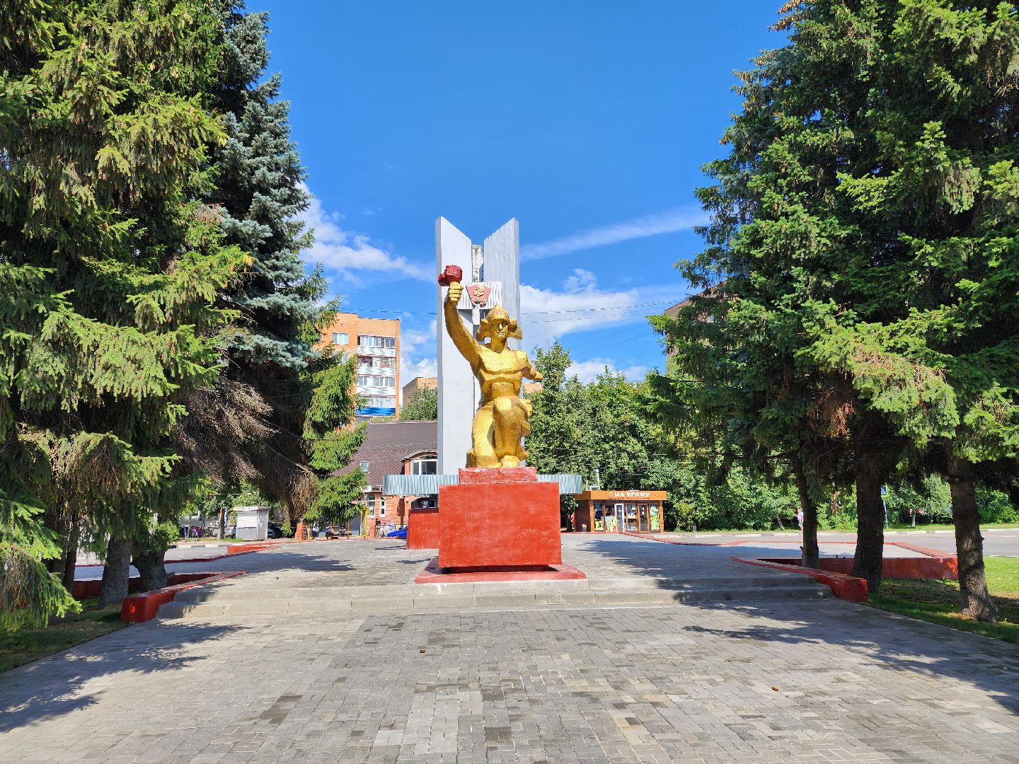 Раменское, благоустройство, в микрорайоне отреставрировали памятник комсомольцу