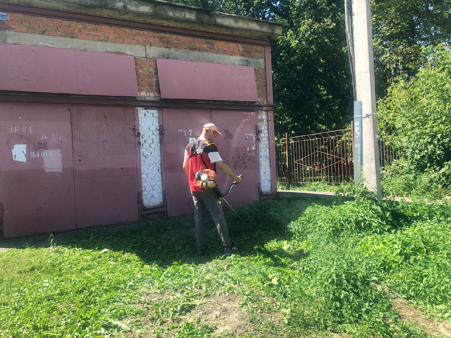 Серпухов, Подмосковье, благоустройство, покос травы, дворовая территория