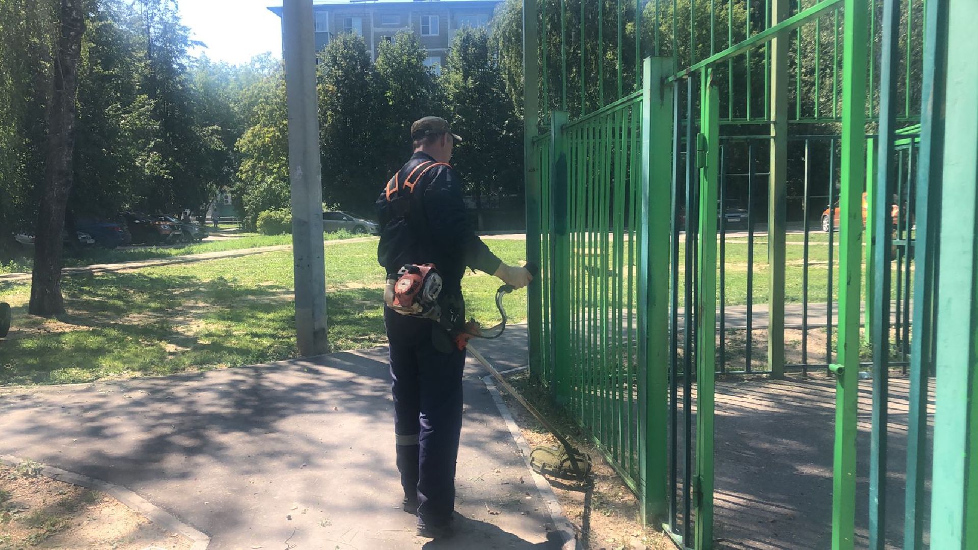 Серпухов, Подмосковье, благоустройство, покос травы, дворовая территория