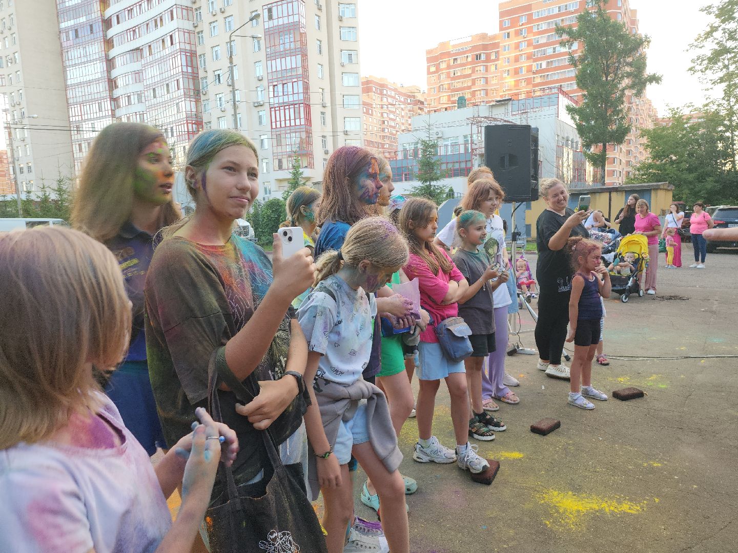 фестиваль; краски; праздник; досуг; парк