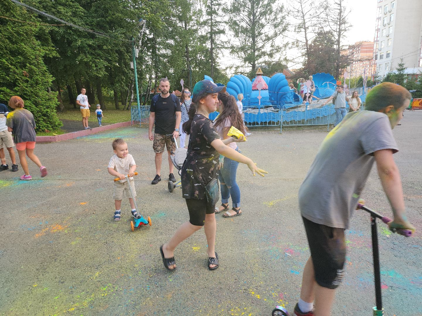 фестиваль; краски; праздник; досуг; парк