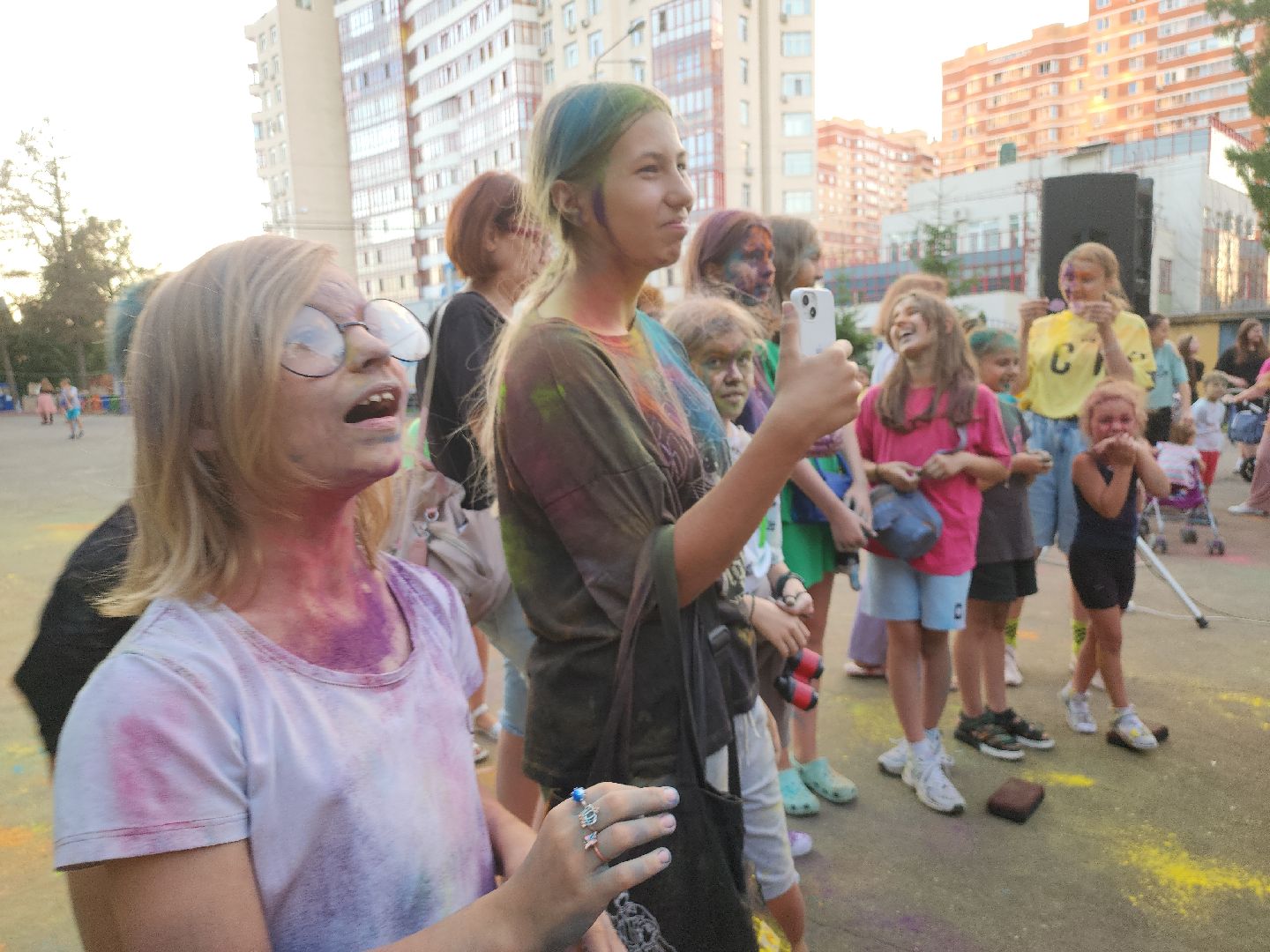 фестиваль; краски; праздник; досуг; парк