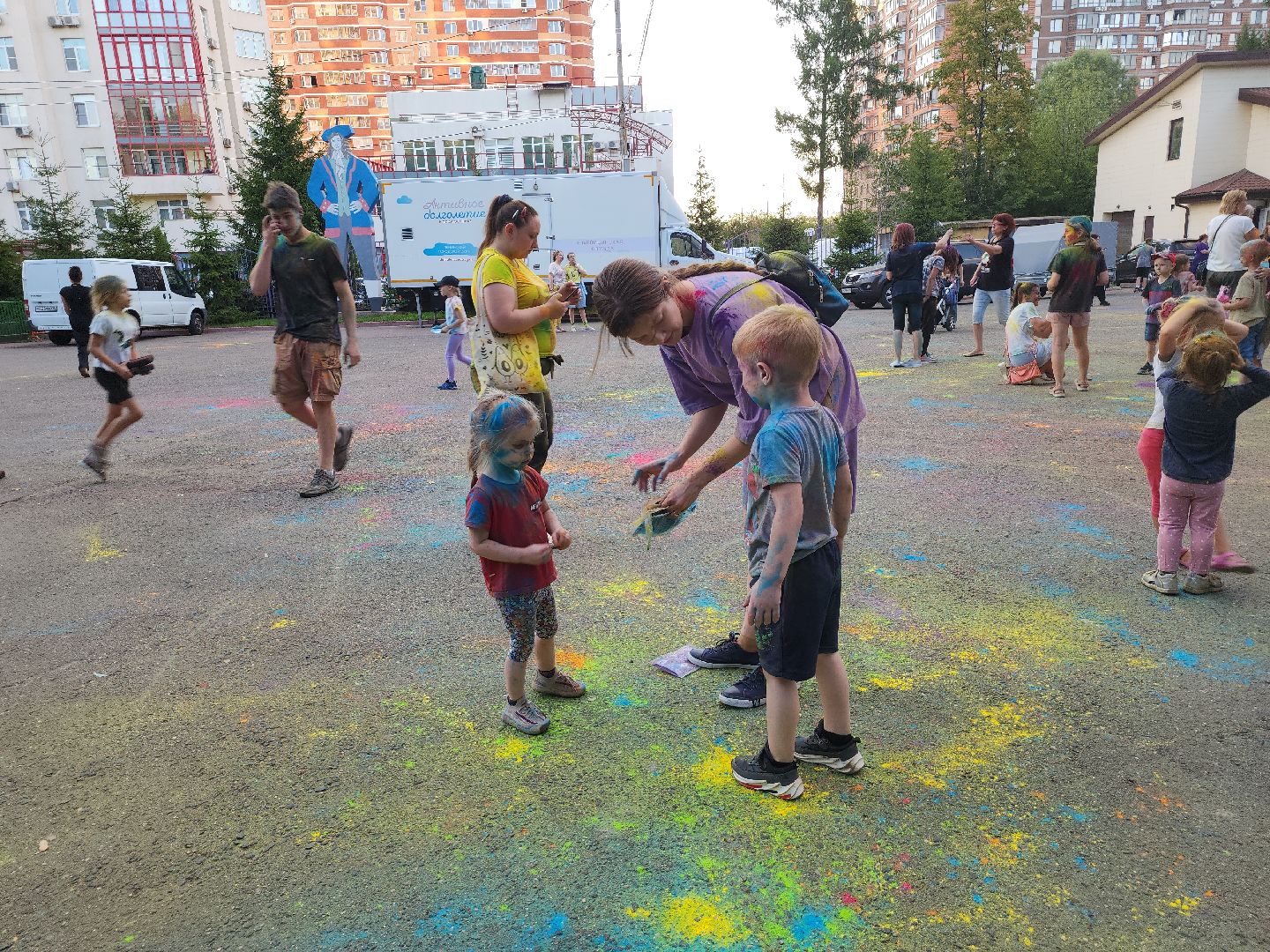 фестиваль; краски; праздник; досуг; парк