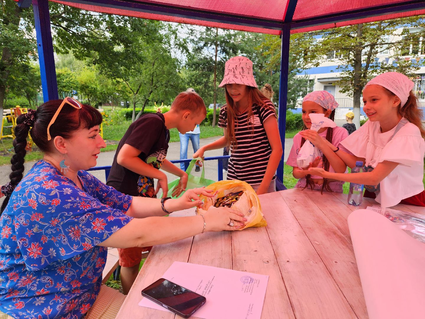 дети, центр серпуховский, дети с овз, добрые крышечки, батарейки, макулатура, серпухов,